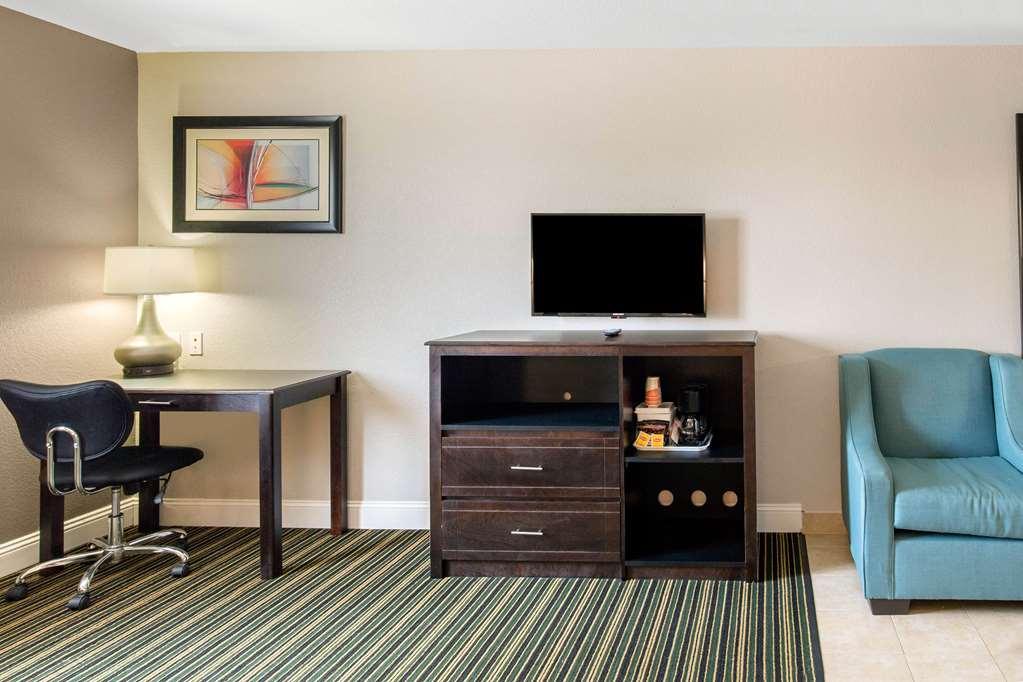 Quality Inn & Suites Port Arthur - Nederland Habitación foto